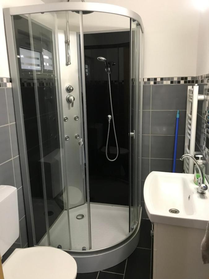 Kerti Franciaagyas Apartman Вац Экстерьер фото